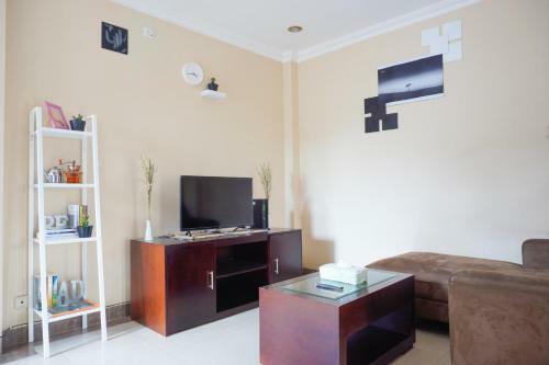 Larasmita Cisitu By Zenrra House