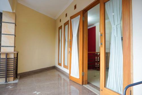 Larasmita Cisitu By Zenrra House