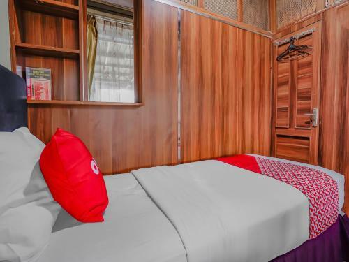 Oyo 90064 Hotel Salon Fora & Cafe