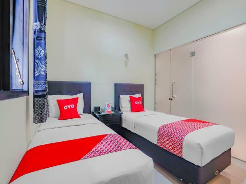 Oyo 90064 Hotel Salon Fora & Cafe