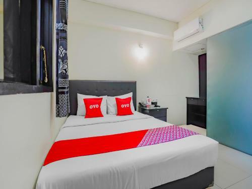 Oyo 90064 Hotel Salon Fora & Cafe