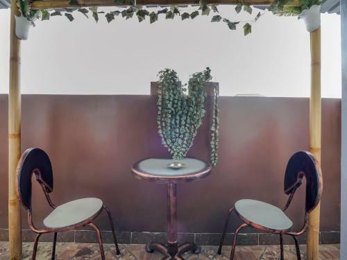 Oyo 90064 Hotel Salon Fora & Cafe