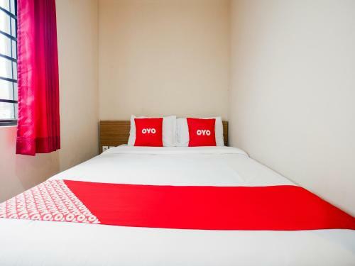Hotel Vaccinated Staff - Oyo 3462 Cimindi Residence