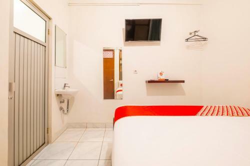 Hotel Vaccinated Staff - Oyo 2265 Bunga Bakung Residence