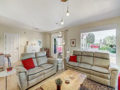 Detached Villa In Daya Vieja With Private Swimming Pool