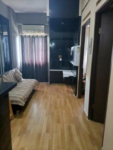 The Suite Metro Apartemen By Arra