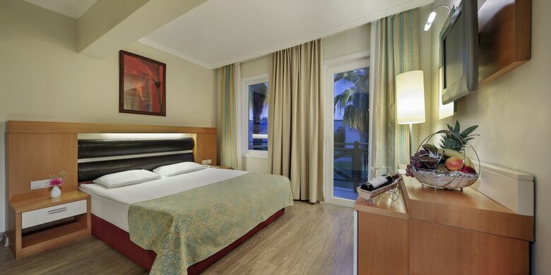 Hotel Crystal Flora Beach Resort