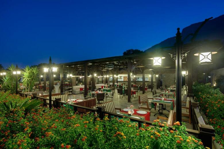 Hotel Crystal Flora Beach Resort
