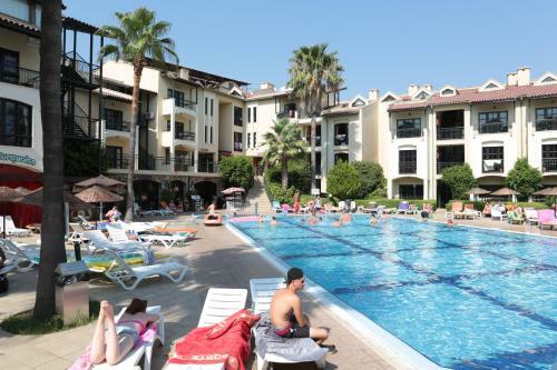 Club Turquoise Apart