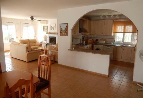 Villa Mariposa Large 2 Bedroom Lake Views
