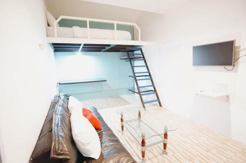 Hostal De Container Guest House