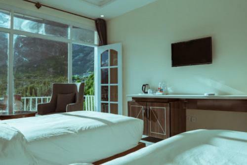 Hilltop Hotel