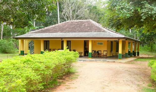 Hotel Dinora Resort Anuradhapura
