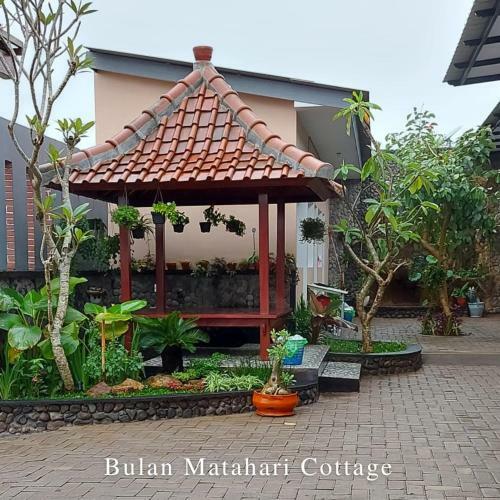 Bulan Matahari Cottage