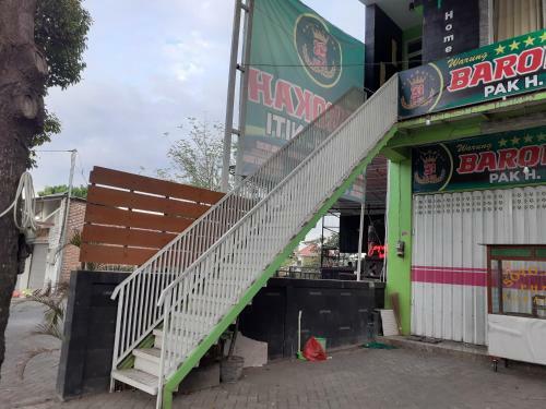 Hotel Spot On 2332 D'green Homestay
