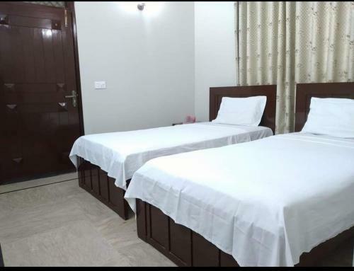 Cosy Inn Hotel Near Millennium