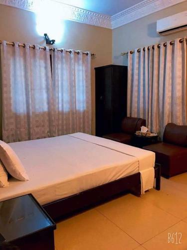 Cosy Inn Hotel Near Millennium
