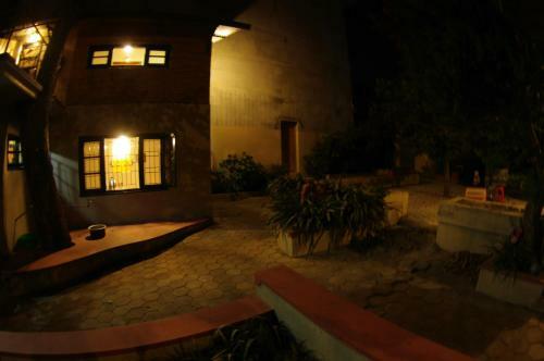 Hostal Laughing Buddha Hotel & Garden Theater