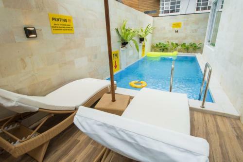 Villa White House