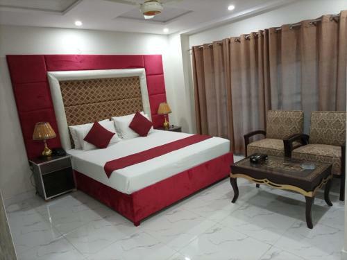 Family Hotel Davis Road Lahore