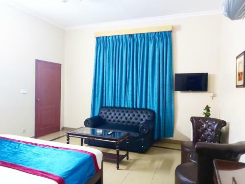 Hostal New Pakeeza Hotel