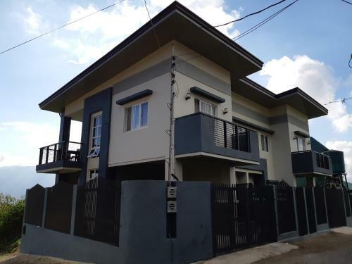 Restful 3br Hillside Duplex House