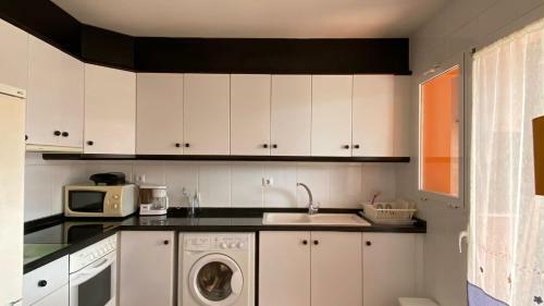 Lovely 2-bed Apartment Just 200 M From The Beach