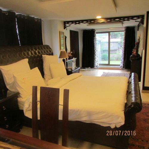 Cosy Knock Hotel