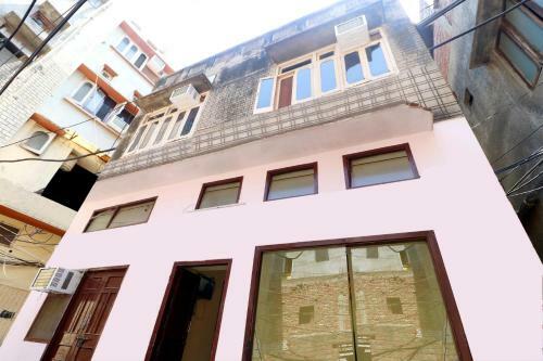 Hotel Oyo 38404 Arora Classic Guest House