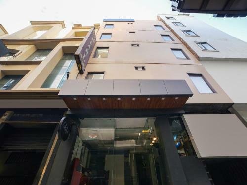 Oyo Townhouse 615 Hotel Pearl Inn
