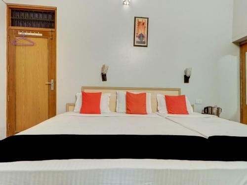 Oyo Capital O 73432 Hotel Divine