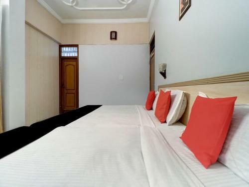 Oyo Capital O 73432 Hotel Divine