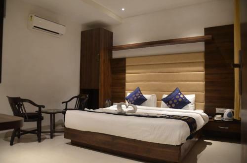 Oyo 82858 Hotel Taj Golden