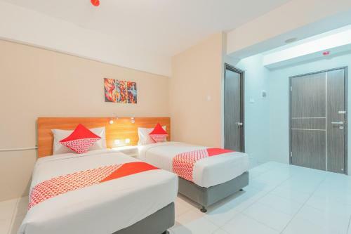 Hotel Vaccinated Staff - Oyo Flagship 750 Mont Blanc