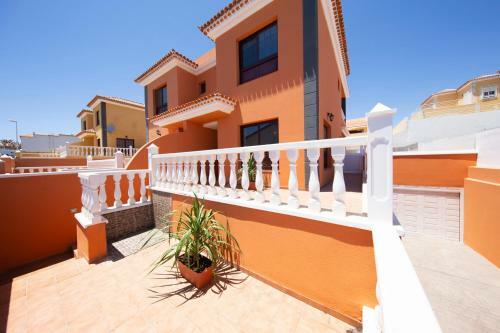 The Sunflower Villa - By Medano4you