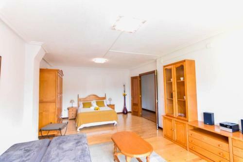Amplia, Reformada Y C�moda Villa Cerca de Todo.