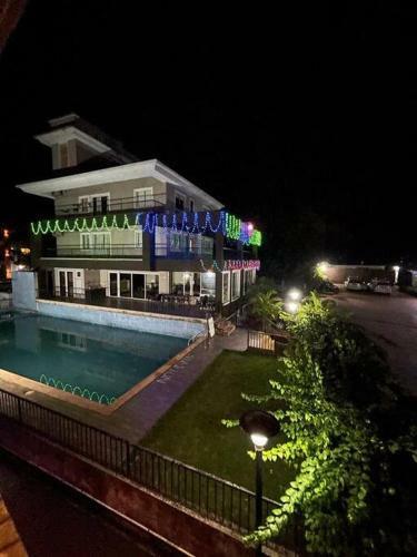 Apartamento Magnificent 2 Bhk Service Apts. With A Lovely Pool