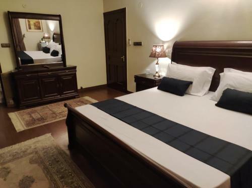 Hotel Goldcrest Resort, Rawalpindi