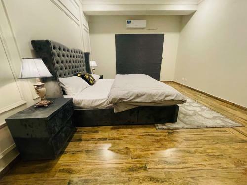 Luxury Apartment/ Prime Location/ Bahria Town