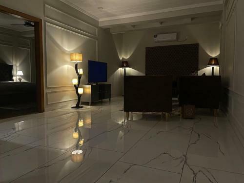 Luxury Apartment/ Prime Location/ Bahria Town