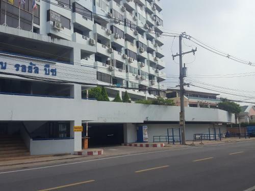 Apartamento Bangsaen Royal Beach By Preyaluk