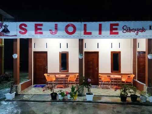 Hotel Penginapan Sejolie Sibayak