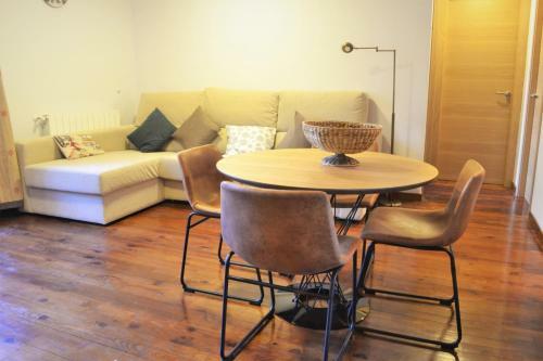 Apartament Acollidor Amb UNA Gran Llar de Foc
