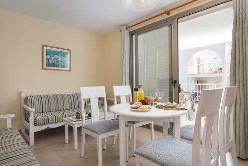Magnific Apartment With Pool Close To The Ferrera Beach