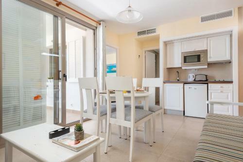 Magnific Apartment With Pool Close To The Ferrera Beach