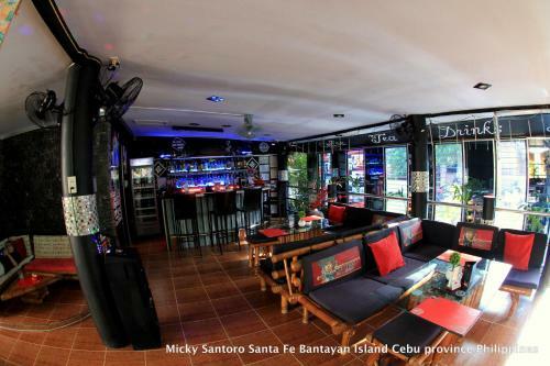 Micky Santoro Hotel & Restaurant