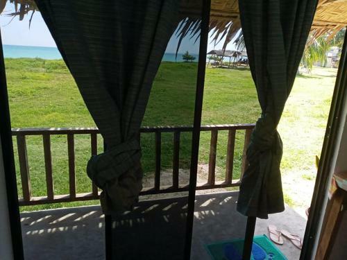 Hotel Hutkins Beach