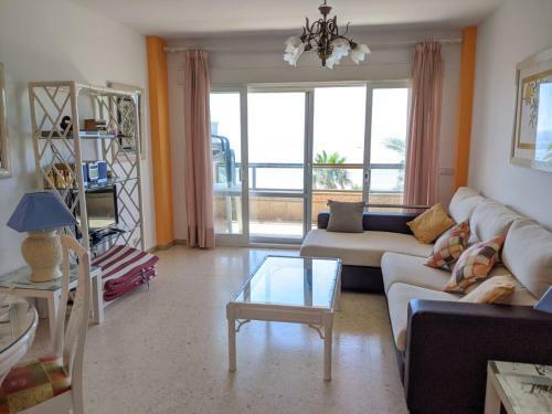 Estepona, Apartamento En Primera Linea de Playa