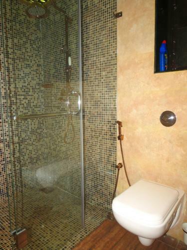 06) Spacious Luxurious Penthouse Apartment Sleeps 7 & Wifi