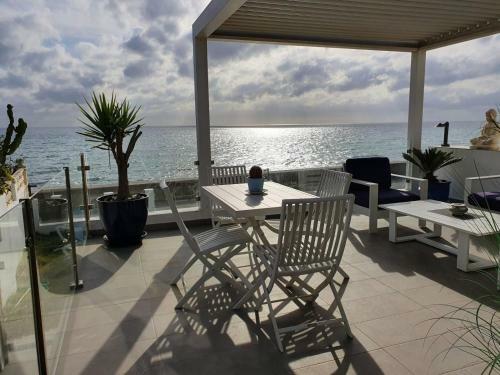 Beach-front Bahia Dorada